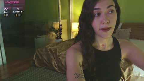 Snapshot of shamahasla chatting on 11.05.25 Sade online show from 11.05.25