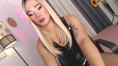 Snapshot of shane_hugexx chatting on 07.17.26 MISS SHANE online show from 07.17.26