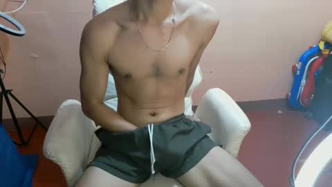 Snapshot of shanelo chatting on 02.14.25 Dylan online show from 02.14.25