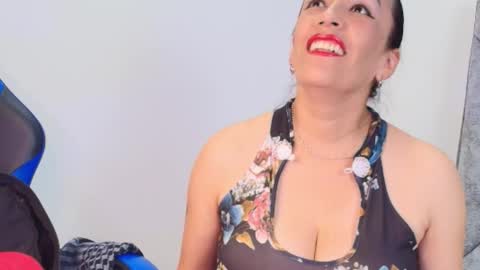 Snapshot of shantey_laurent chatting on 02.10.26 shantey online show from 02.10.26