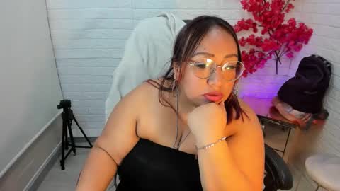 Snapshot of shara_oz chatting on 03.18.26 Shara Oz online show from 03.18.26