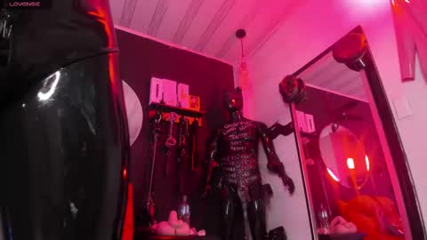 Snapshot of sharith_gh chatting on 03.11.25 Sharith online show from 03.11.25