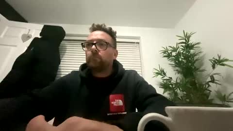 Snapshot of sharksboy16 chatting on 01.25.25 Sharksboy online show from 01.25.25