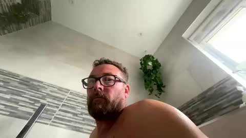 Snapshot of sharksboy16 chatting on 09.23.25 Sharksboy online show from 09.23.25