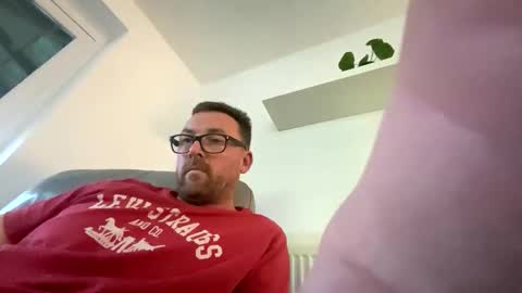 Snapshot of sharksboy16 chatting on 10.25.25 Sharksboy online show from 10.25.25