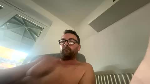 Snapshot of sharksboy16 chatting on 11.09.25 Sharksboy online show from 11.09.25