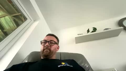 Snapshot of sharksboy16 chatting on 11.14.25 Sharksboy online show from 11.14.25