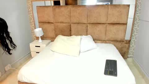 Snapshot of sharlottedoll chatting on 02.25.26 SHARLOTTE online show from 02.25.26