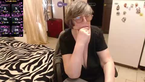 Snapshot of sharon_amore chatting on 06.26.26 Helena online show from 06.26.26