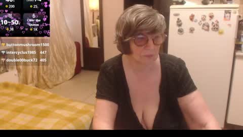 Snapshot of sharon_amore chatting on 07.26.26 Helena online show from 07.26.26