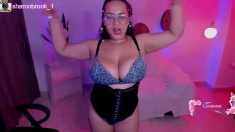 Snapshot of sharon_brook chatting on 11.13.25 sharon_brook online show from 11.13.25