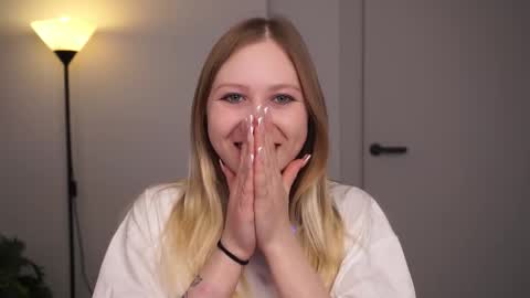 Snapshot of sharronledley chatting on 02.12.26 Sharon online show from 02.12.26