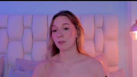 Snapshot of shatall_rouge chatting on 10.29.25 Shantall online show from 10.29.25