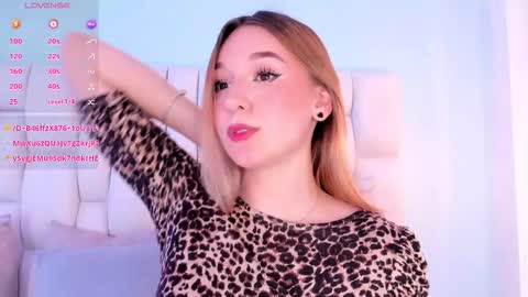 Snapshot of shatall_rouge chatting on 11.23.25 Shantall online show from 11.23.25