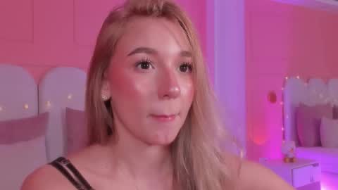 Snapshot of shatall_rouge chatting on 02.22.26 Shantall online show from 02.22.26