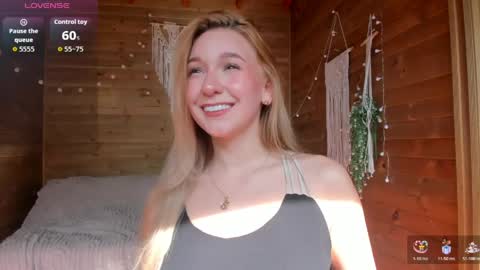 Snapshot of shatall_rouge chatting on 03.25.26 Shantall online show from 03.25.26