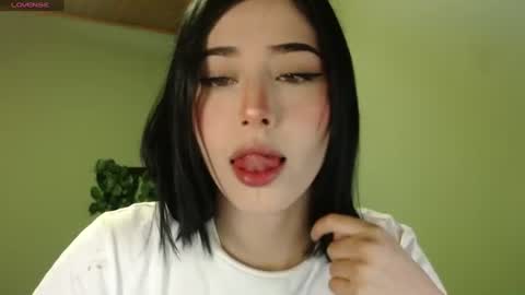 Snapshot of she_alice chatting on 06.18.26 she_alice online show from 06.18.26