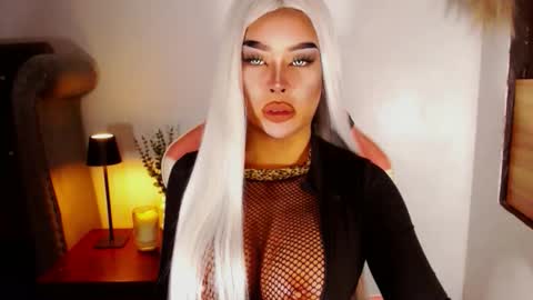 Snapshot of sheenafrost chatting on 03.22.26 sheenafrost online show from 03.22.26