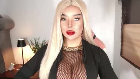 Snapshot of sheenafrost chatting on 03.24.26 sheenafrost online show from 03.24.26