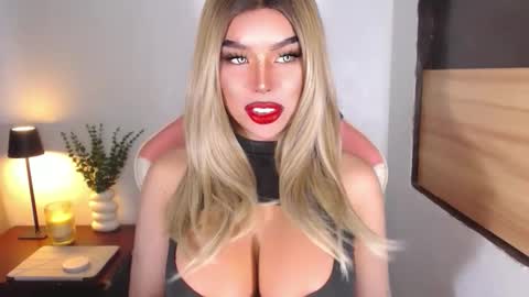 Snapshot of sheenafrost chatting on 04.04.26 sheenafrost online show from 04.04.26