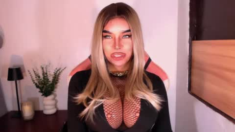 Snapshot of sheenafrost chatting on 05.28.26 sheenafrost online show from 05.28.26