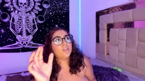 Heidy  online show from 01.16.25