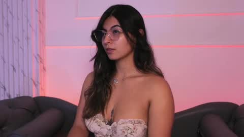 Snapshot of shelleymorell chatting on 03.03.25 Transmission schedule Monday - Friday 715 am to 200 pm time Colombia online show from 03.03.25