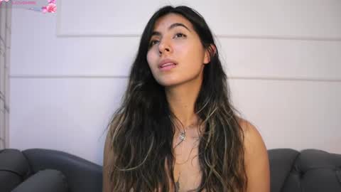 Snapshot of shelleymorell chatting on 03.05.25 Transmission schedule Monday - Friday 715 am to 200 pm time Colombia online show from 03.05.25