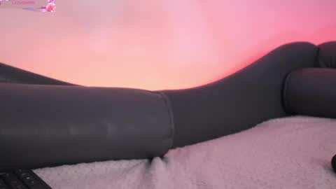 Snapshot of shelleymorell chatting on 03.06.25 Transmission schedule Monday - Friday 715 am to 200 pm time Colombia online show from 03.06.25