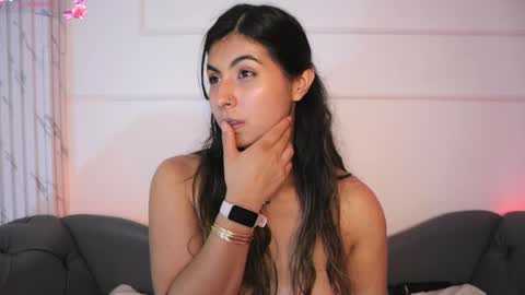 Snapshot of shelleymorell chatting on 03.06.25 Transmission schedule Monday - Friday 715 am to 200 pm time Colombia online show from 03.06.25