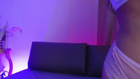 Snapshot of shelleymorell chatting on 09.11.25 Transmission schedule Monday - Friday 715 am to 200 pm time Colombia online show from 09.11.25