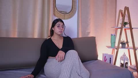 Snapshot of shelleymorell chatting on 11.04.25 Transmission schedule Monday - Friday 715 am to 200 pm time Colombia online show from 11.04.25