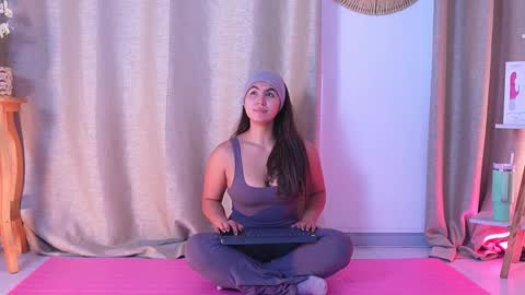 Snapshot of shelleymorell chatting on 11.10.25 Transmission schedule Monday - Friday 715 am to 200 pm time Colombia online show from 11.10.25