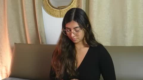 Snapshot of shelleymorell chatting on 11.20.25 Transmission schedule Monday - Friday 715 am to 200 pm time Colombia online show from 11.20.25