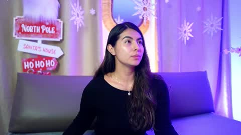 Snapshot of shelleymorell chatting on 12.20.25 Transmission schedule Monday - Friday 715 am to 200 pm time Colombia online show from 12.20.25