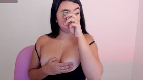 Snapshot of shellyrayhs1 chatting on 11.13.25 Shelly rayhs online show from 11.13.25