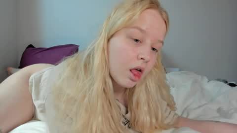 Snapshot of sherlystero chatting on 05.19.26 sher online show from 05.19.26