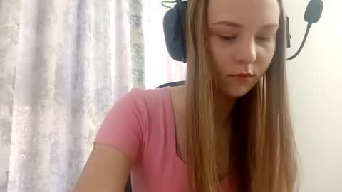 Snapshot of sherrylkeep chatting on 11.29.25 Lisa online show from 11.29.25