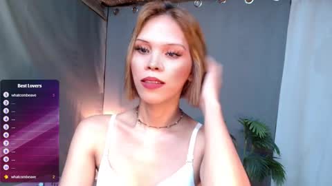 Snapshot of shes_notme chatting on 11.28.25 Lana But you can spell it backwards online show from 11.28.25