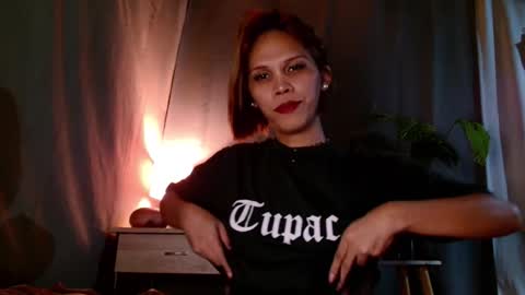 Snapshot of shes_notme chatting on 12.04.25 Lana But you can spell it backwards online show from 12.04.25