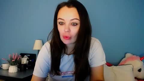 Snapshot of shesyourdream chatting on 10.30.25 Vikki online show from 10.30.25