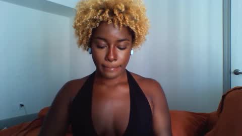 Snapshot of shexxxclusive chatting on 10.14.25 shexxxclusive online show from 10.14.25