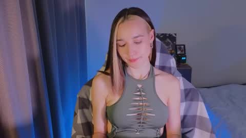 Snapshot of shey1i chatting on 12.20.25 Sheyli online show from 12.20.25