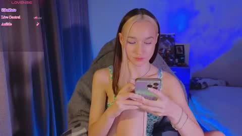 Snapshot of shey1i chatting on 01.10.26 Sheyli online show from 01.10.26