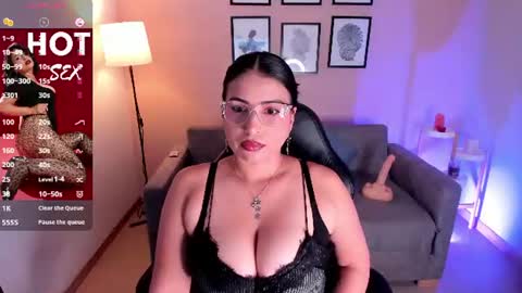 Snapshot of sheyla_hills_ chatting on 06.21.26 Sheyla online show from 06.21.26