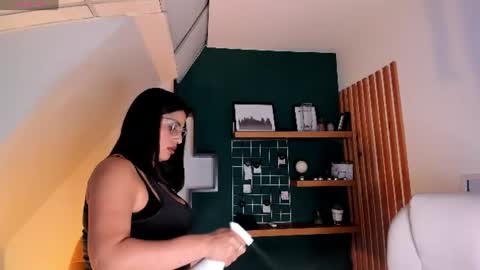 Snapshot of sheyla_hills_ chatting on 07.05.26 Sheyla online show from 07.05.26