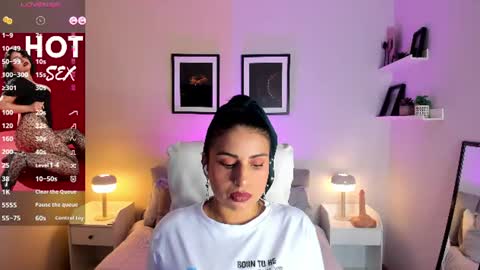 Snapshot of sheyla_hills_ chatting on 08.02.26 Sheyla online show from 08.02.26