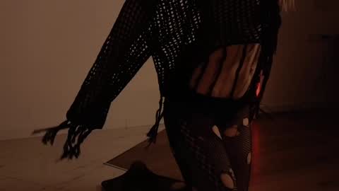 Snapshot of shiningstarrr chatting on 01.03.25 Nika online show from 01.03.25