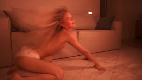 Snapshot of shiningstarrr chatting on 01.21.25 Nika online show from 01.21.25