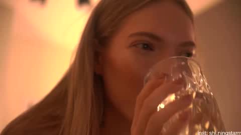 Snapshot of shiningstarrr chatting on 02.26.25 Nika online show from 02.26.25